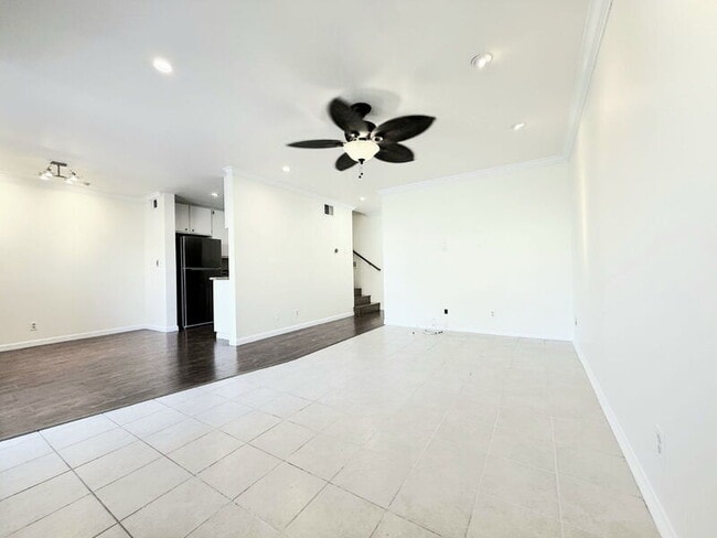 Building Photo - 809 E Acacia Ave