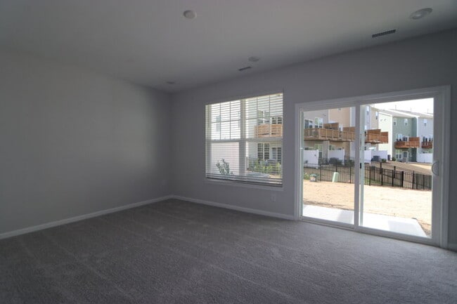 Building Photo - 1082 Manorhaven Dr