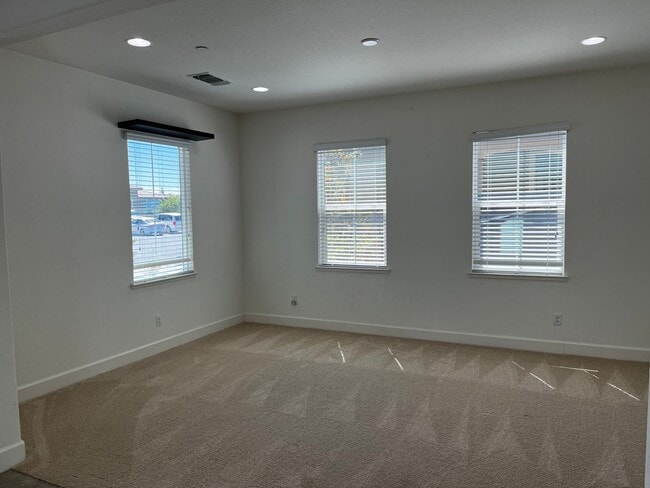 Building Photo - Executive 2828 Sqft. Rocklin 5 Bedroom, 4 ...