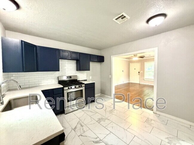 Building Photo - 707 N Florence Pl