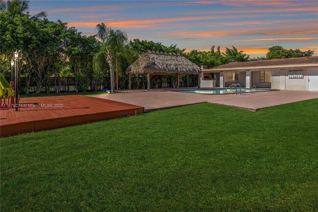 Building Photo - 1850 Hibiscus Dr