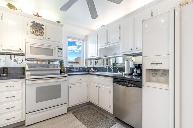 Building Photo - 3301 S Ocean Blvd