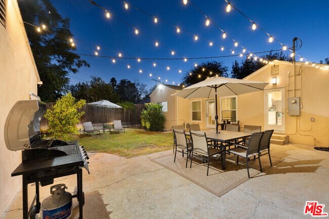 Foto del edificio - 4744 Farmdale Ave