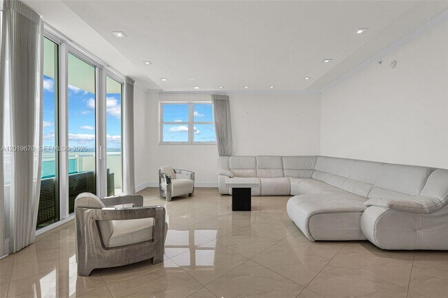 Building Photo - 3001 S Ocean Dr