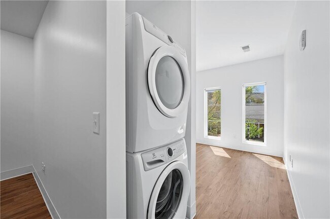 Foto del edificio - 456 Flat Shoals Ave SE