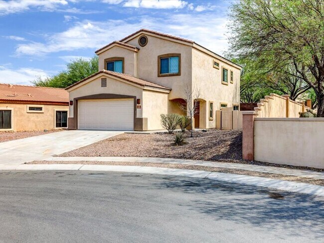 Building Photo - 4 bedroom 2.5 Bath