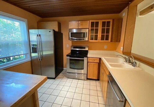 Building Photo - 64 Pine Ledge Ct