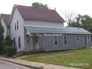 Building Photo - 106 Haifley Pl SE