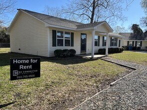 Building Photo - 200 Henry St