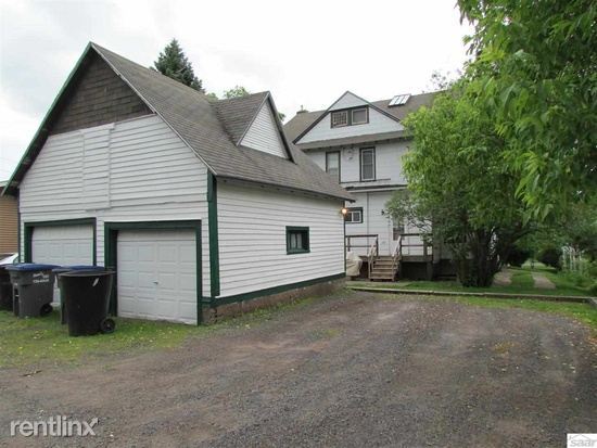 Building Photo - 4 br, 1 bath Townhome - 209 E 7th St