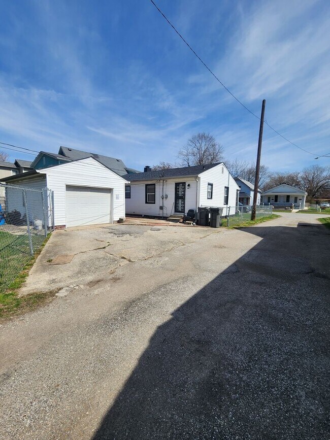 Foto del edificio - Westside Single Family Three Bedroom Near ...