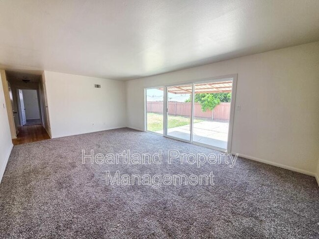 Building Photo - 8725 Kelso St