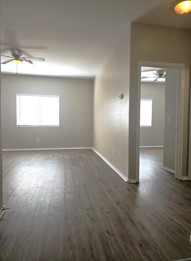 Building Photo - 2300 E Magma Rd