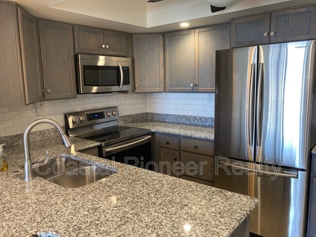 Building Photo - 400 Island Way