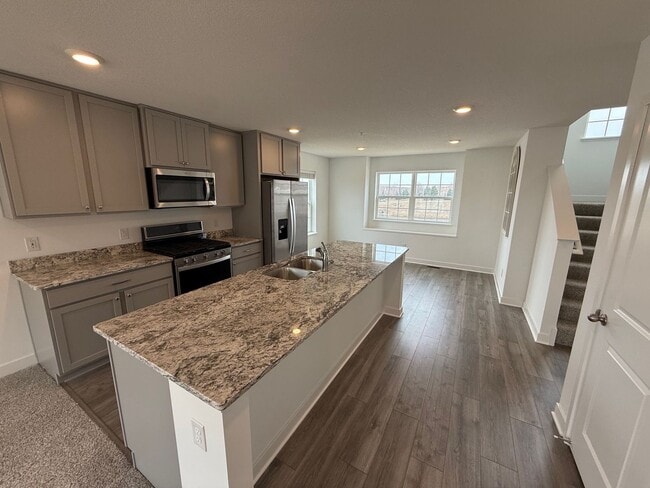 Building Photo - End Unit Luxury Townhouse Available Now, Primary En Suite, Fireplace, Balcony