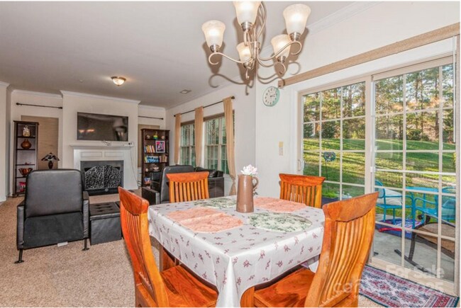 Foto del edificio - Stylish 2-Bedroom, 2.5-Bath Home with Mode...
