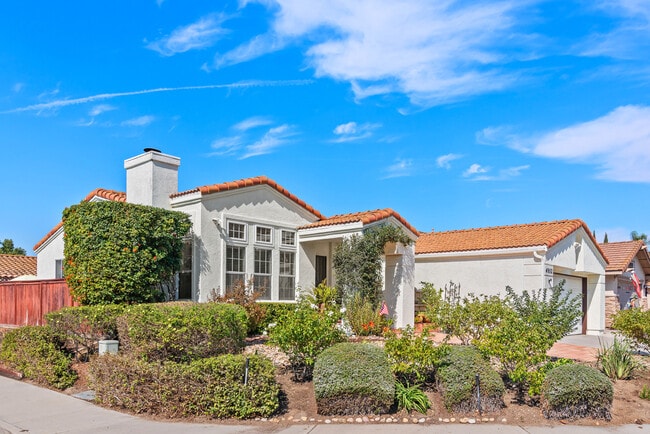 Building Photo - 4952 Lake Shore Ct
