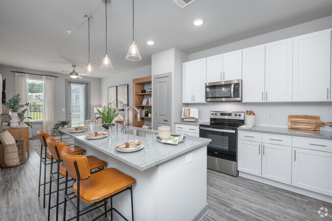 Interior Photo - ACCENT SUWANEE CREEK