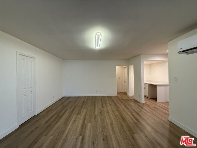 Foto del edificio - 314 S Clark Dr