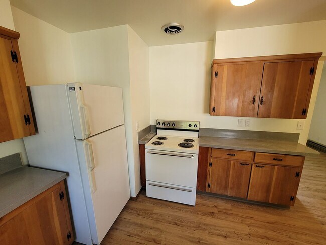 Foto del edificio - Lovely 2 Bed + 1 Bath in Forest Grove!! Near Pacific University!