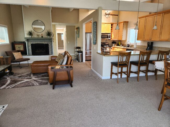 Building Photo - 718 Coronado Ct