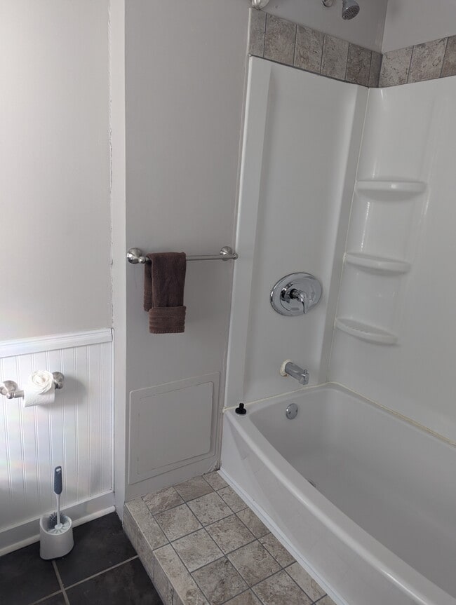 Building Photo - 435 Parker St