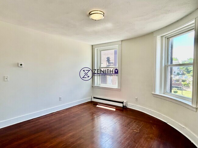 Building Photo - 376 Washington St
