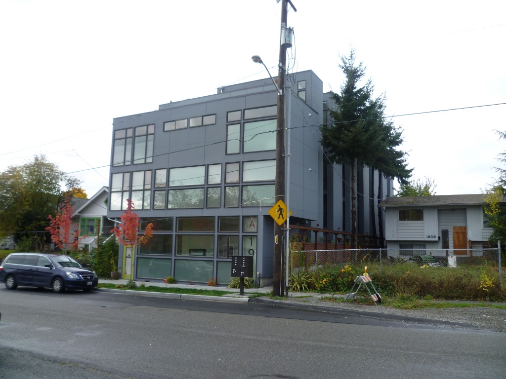 Primary Photo - 1915 25th Ave S