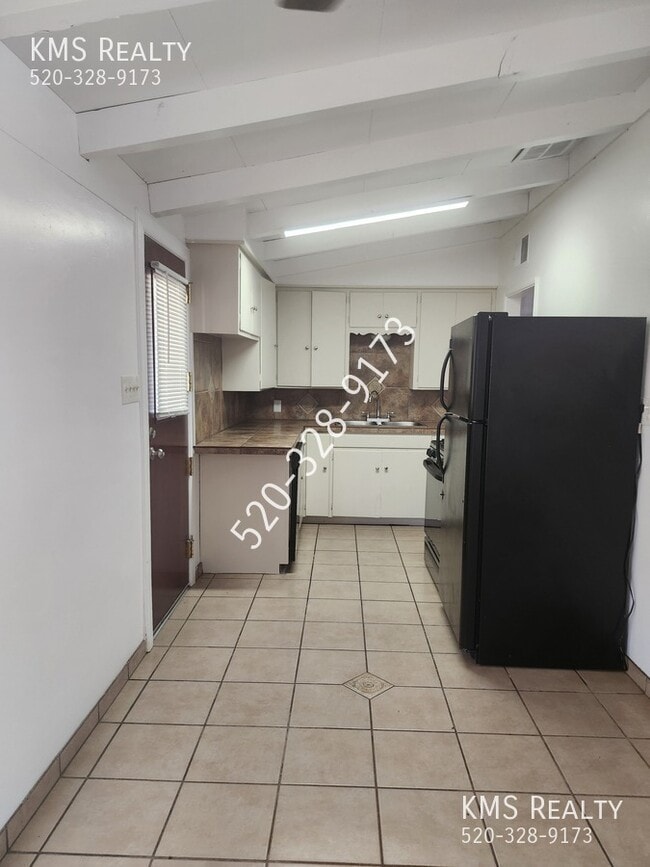 Building Photo - 208 E Delta Rd