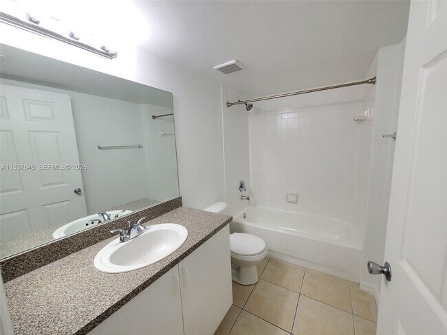 Foto del edificio - 5041 Wiles Rd