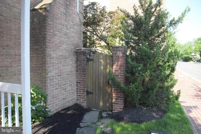 Building Photo - 1188 N Utah St