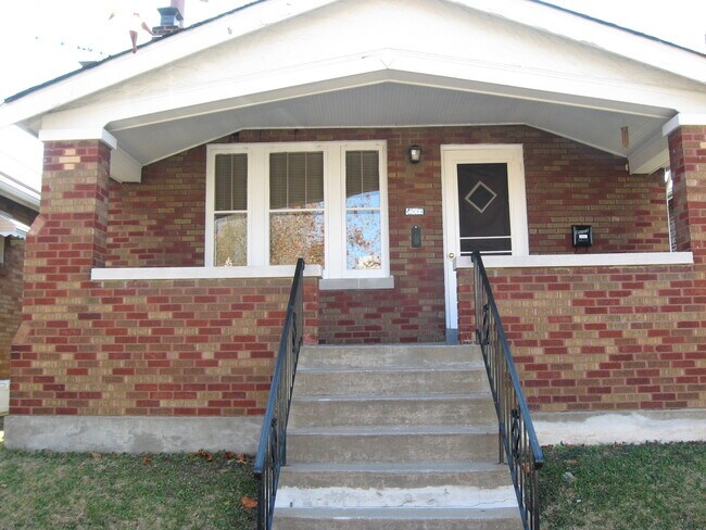 Entrada a apartamentos del primer piso - 4012 Fairview Ave