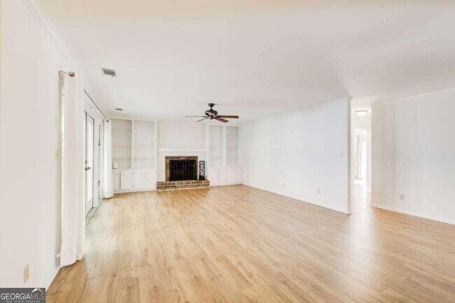 Building Photo - 93 Dunwoody Springs Dr