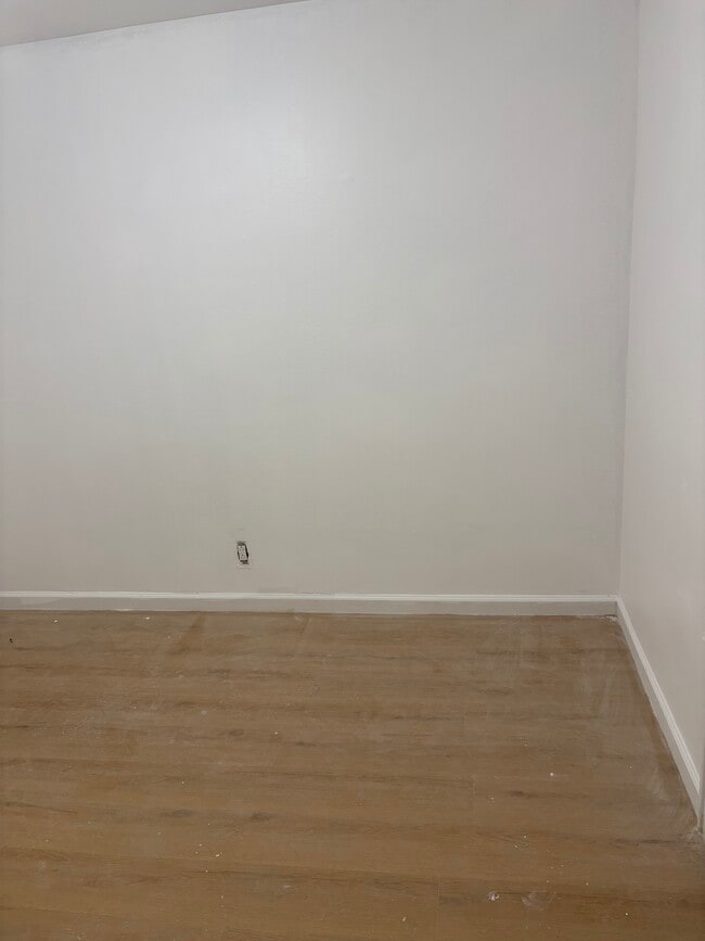 Building Photo - 14 Emerson Pl