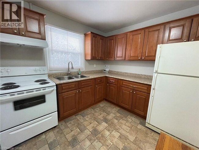 Building Photo - 10 Angus Rd