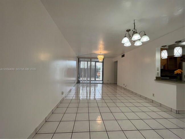 Building Photo - 215 Lake Pointe Dr