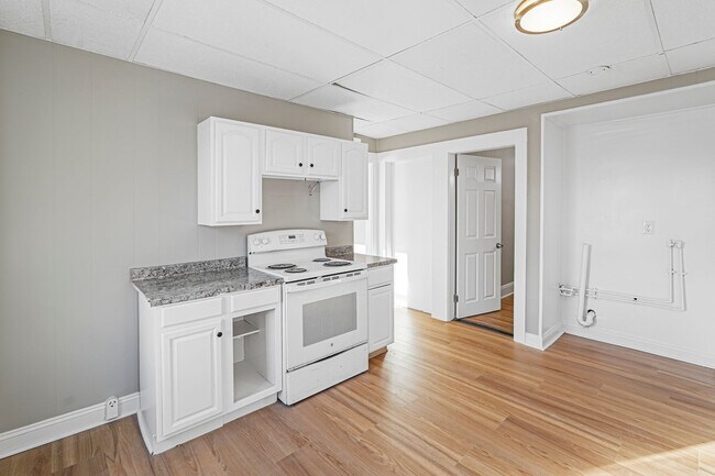 Building Photo - 352 W Boylston St