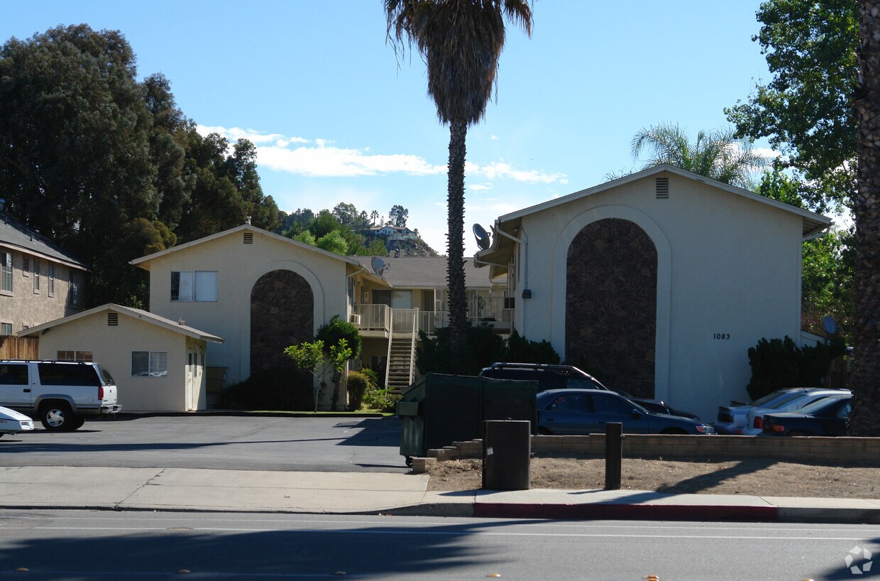Foto del edificio - 1075-1083 S Mollison Ave