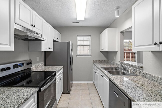 Building Photo - BEAUTIFUL 3 BEDROOM GARDEN HOME IN IRMO'S ...
