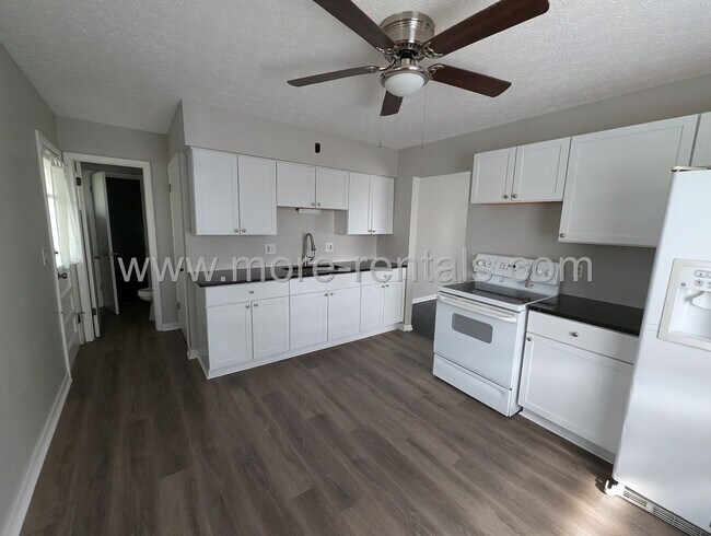 Foto del edificio - 1631-1633-1633 Carstare Dr