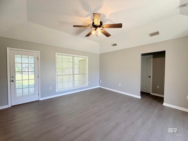 Foto del edificio - 521 Hamilton Blvd