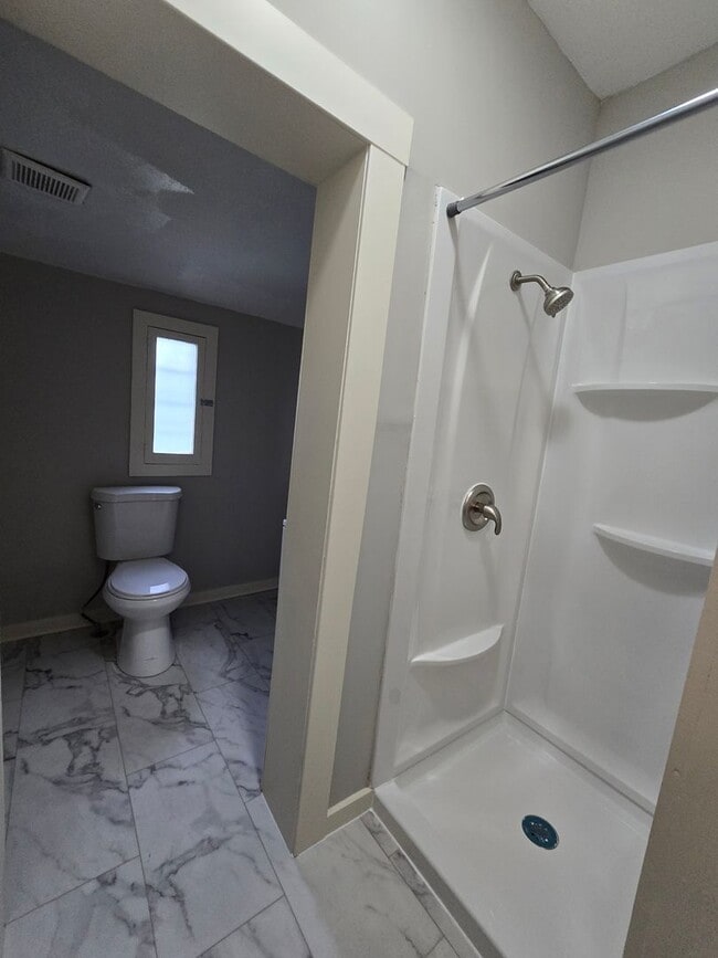 Building Photo - 1 bedroom 1 bathroom