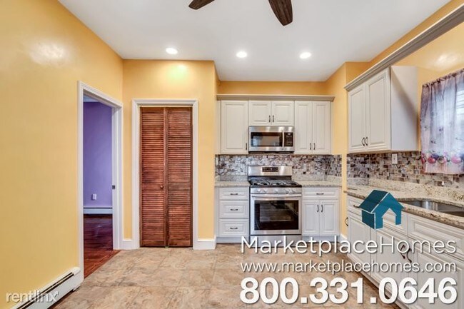 Foto del edificio - 1 br, 1 bath Duplex - 64 Maxwell St