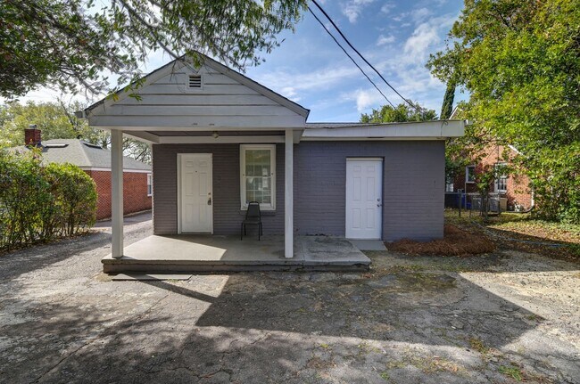 Building Photo - Charming 2 Bedroom Home Just Blocks from USC Campus with Great Parking & Move-In Ready Appeal