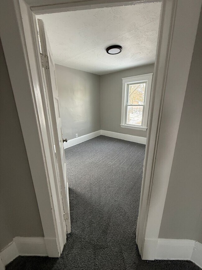 Foto del edificio - Cudell/West Blvd neighborhood; 4 bedroom/1 bath single family house for rent!