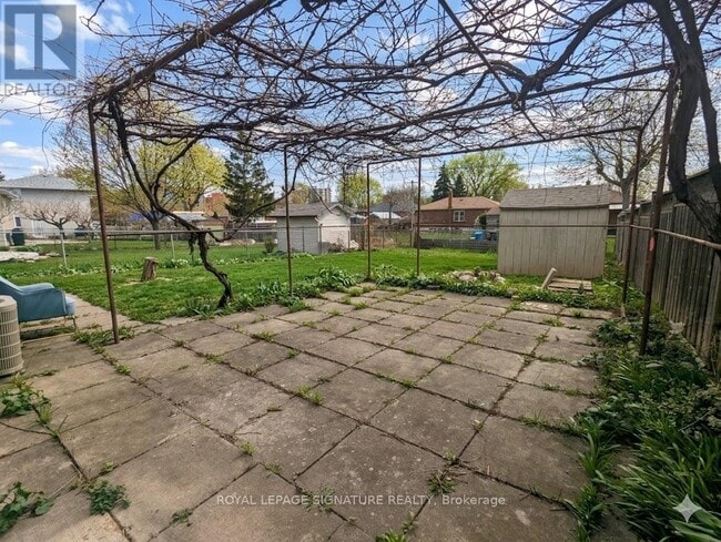 Building Photo - 10 Stella St