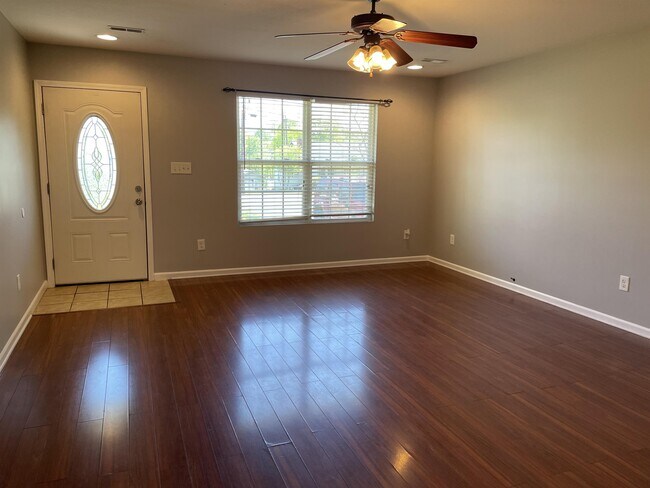 Foto del edificio - 2837 Valley View Dr NE