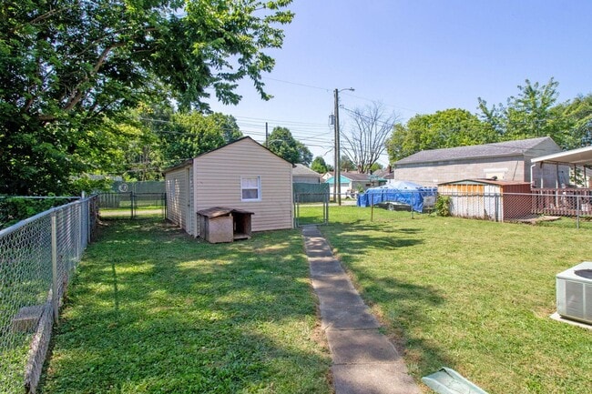 Building Photo - 1059 Lawrence Dr