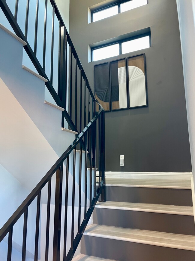 Building Photo - 1850 Lees Ave