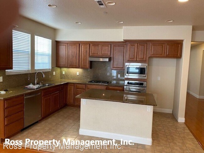 Building Photo - 4 br, 2 bath House - 1162 Riviera Court